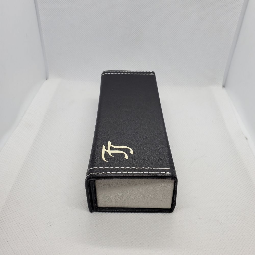 Lisa Loeb Black & White Glasses Case & Cleaning Cloth - Picture 5 of 7